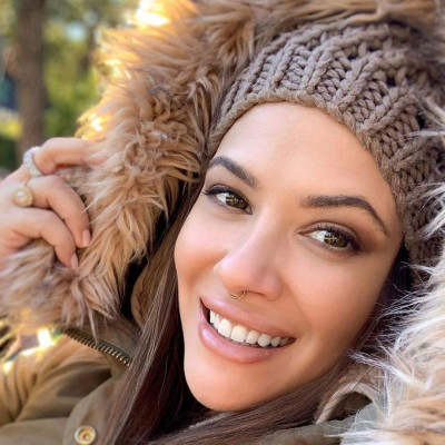 Η Λάουρα Νάργες βρήκε το πιο στυλάτο αξεσουάρ του φετινού χειμώνα