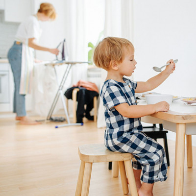 Οι δουλειές του σπιτιού δεν είναι μητρότητα