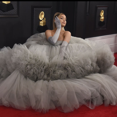 Ariana Grande: Αυτή είναι η deluxe edition του album της & έχουμε τα νέα tracks