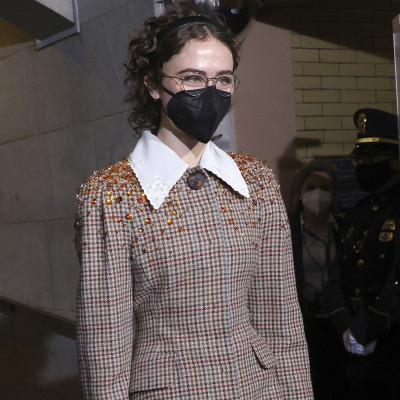 Η θετή κόρη της Kamala Harris περπάτησε στην πασαρέλα & ήταν εκθαμβωτική