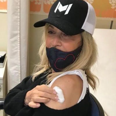 Άννα Βίσση: Έκανε το εμβόλιο-Το προσβλητικό σχόλιο για την ηλικία της (photos)