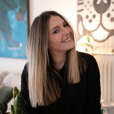 Ένας οδηγός περιποίησης για ξανθά μαλλιά από μία... καστανή