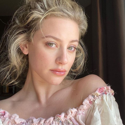5 μαθήματα στυλ που πήραμε από το Instagram της Lili Reinhart