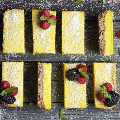 Oι Vegan μπάρες λεμονιού του Άκη Πετρετζίκη είναι το σνακ που αναζητούσες