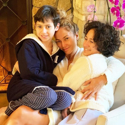 Τα παιδιά της JLo είναι πλέον έφηβοι και κλείνουν τα 13 (video)