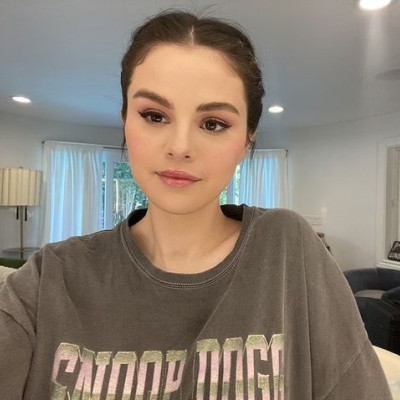 Η Selena Gomez περνά την καραντίνα χωρίς καθόλου μακιγιάζ και είναι απλά πανέμορφη