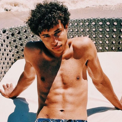 Ηρακλής Τσουζίνοβ: Ο κούκλος του GNTM 3 εμφανίστηκε και τρέλανε τα πλήθη