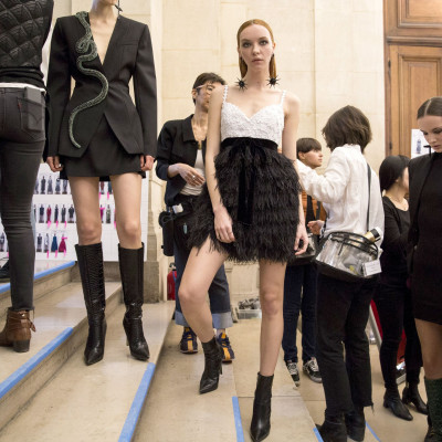 «Mήπως φορούσατε mini;»: Τα ρούχα των θυμάτων δεν είναι ποτέ ένοχα, οι βιαστές είναι