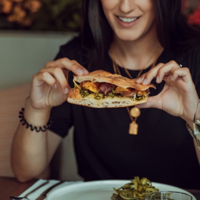 Τσίκνισμα, βίγκαν και social distancing: Πώς θα σταθείς στο "πλευρώτους"