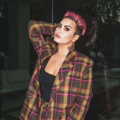 Whaaat? Η Demi Lovato άλλαξε πάλι κούρεμα και χρώμα μαλλιών