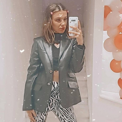 Η Millie Bobby Brown φόρεσε το ωραιότερο crop top και στοιχίζει μόνο 7 ευρώ