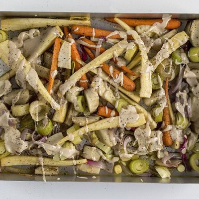 Άκης Πετρετζίκης: Ψητά λαχανικά με σος ταχίνι