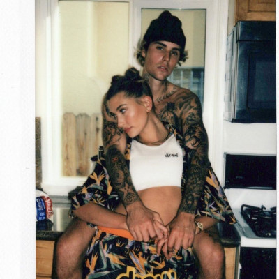 Justin- Hailey Bieber: Ένα σημάδι αποκαλύπτει την αλήθεια για τη σχέση τους