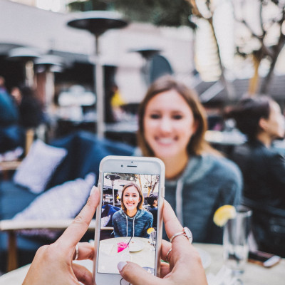 Οnline dating: Τα ολέθρια λάθη που οι περισσότερες γυναίκες κάνουν στα προφίλ τους