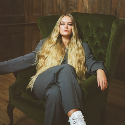 Charlotte Jane: Το κορίτσι που λατρεύει ο Lewis Capaldi μιλά στο Teen Queen