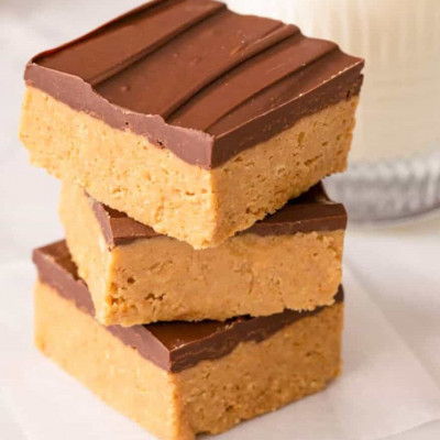 Θεϊκές μπάρες με σοκολάτα και φυστικοβούτυρο, έτοιμες στο λεπτό χωρίς ψήσιμο