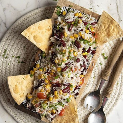 Άκης Πετρετζίκης: Μεξικάνικη σαλάτα