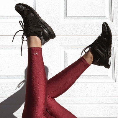 5 τρόποι για να φορέσεις επιτυχώς τα χρωματιστά κολάν αυτή τη σεζόν