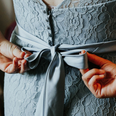 Fashion Tip: Πώς θα φτιάχνεις τον τέλειο φιόγκο στα ρούχα σου μέσα σε 10"