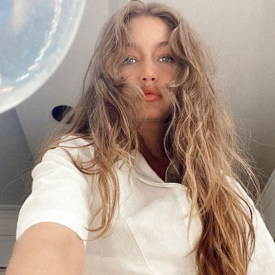 Μετά την κοκκινομάλλα Gigi Hadid, βρήκαμε 10 photos της που έριξαν το Insta