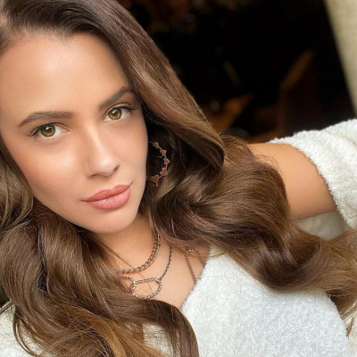 Η Λάουρα Νάργες φωτογραφίζεται με τον πιο γλυκό άνθρωπο της ζωής της