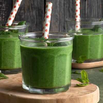 Αντιοξειδωτικό ρόφημα με σπανάκι από τον Άκη Πετρετζίκη