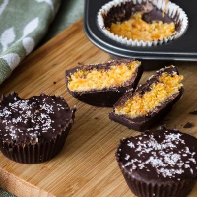 Άκης Πετρετζίκης: Ταρτάκια με καρύδα και καρότο