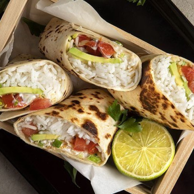 Άκης Πετρετζίκης: Vegetarian burrito