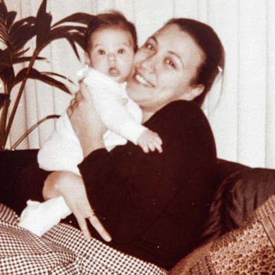 Το κοριτσάκι της photo είναι η αγαπημένη σου κοκκινομάλλα παρουσιάστρια