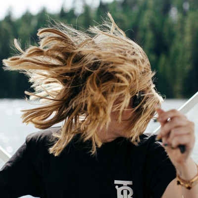 Δε φαντάζεσαι ποια τραγουδίστρια ανακηρύχθηκε γυναίκα καλλιτέχνης του αιώνα