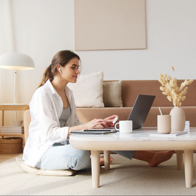 Πώς η μουσική θα σε κάνει πιο παραγωγική ακόμα κι όταν εργάζεσαι από το σπίτι