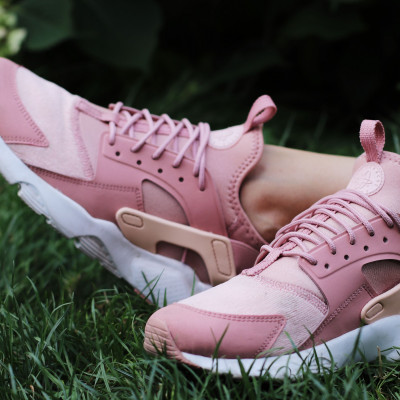 TikTokers βρήκαν τον τρόπο να φτιάχνουν τα πιο επικά sneakers