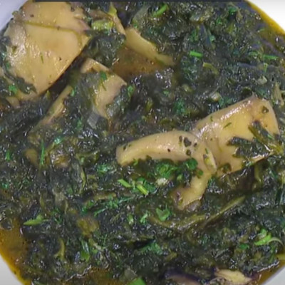 Άκης Πετρετζίκης: Σουπιές με σπανάκι