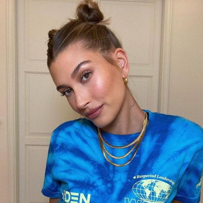 Αυτά είναι τα αγαπημένα sneakers της Hailey Bieber και της Kendall Jenner