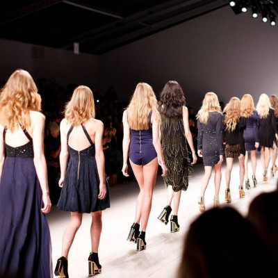 Σάλος στην Αττική: Πωλούσαν κοκαΐνη στην showbiz - Σε κατ’ οίκον περιορισμό ο μόδιστρος