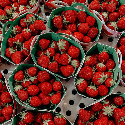 Το μεγάλο λάθος που κάνεις όταν καθαρίζεις τις φράουλες