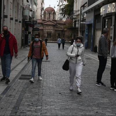 Lockdown: Λίγες μέρες έμειναν - Πότε «ξεκλειδώνουν» λιανεμπόριο, εστίαση και σχολεία