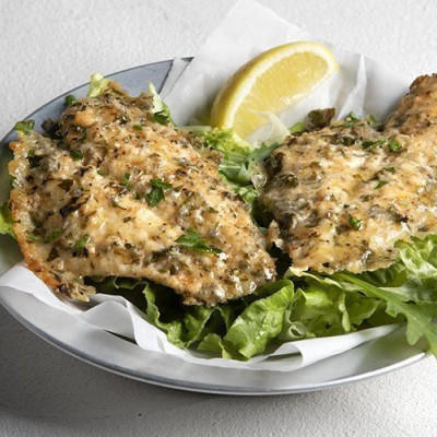 Ακης Πετρετζίκης: Ψάρι πανέ με παρμεζάνα