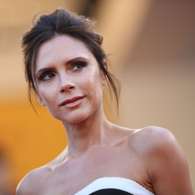 Η 9χρονη Harper Seven Beckham κάνει μακιγιάζ στη μαμά, Victoria, και «ρίχνει» το Instagram