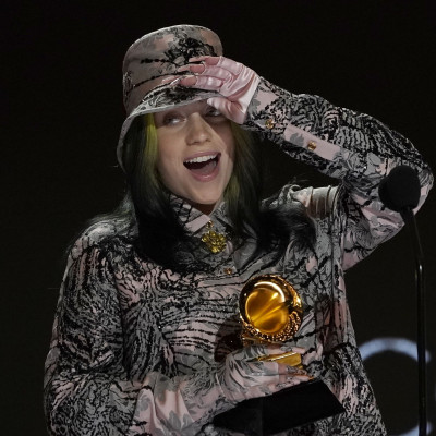 Η Billie Eilish έκρυβε τα ξανθά μαλλιά της με περούκα εδώ και πολύ καιρό