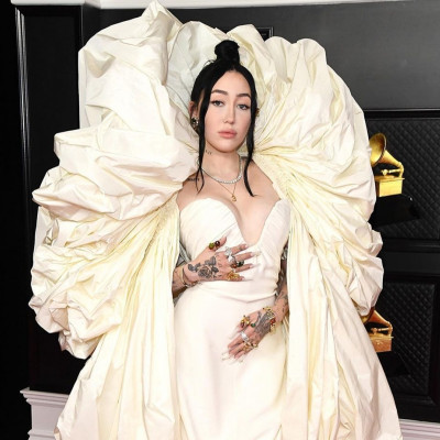 Η αδερφή της Miley Cyrus μόλις έκανε το επόμενο βήμα στην καριέρα της (video)