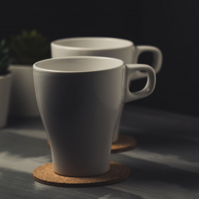 DIY time: Φτιάξε τα ωραιότερα σουβέρ για το τραπέζι σου από λίγο φελλό