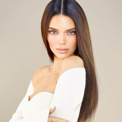 Η Kendall Jenner φόρεσε το πιο απαραίτητο αξεσουάρ αυτής της περιόδου