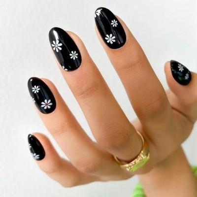 10 σχέδια για νύχια στις τρεις πιο hot αποχρώσεις της φετινής άνοιξης