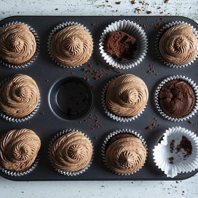 Άκης Πετρετζίκης: Cupcakes με 4 υλικά