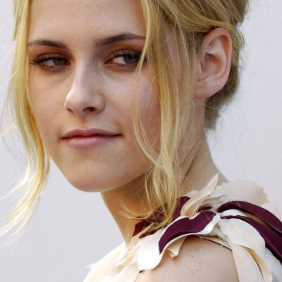 Η νέα φωτογραφία της Kristen Stewart ως πριγκίπισσα Diana καθηλώνει