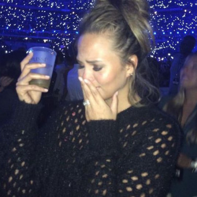 Η απόφαση που πήρε η Chrissy Teigen μετά από δέκα χρόνια σόκαρε τους fans της