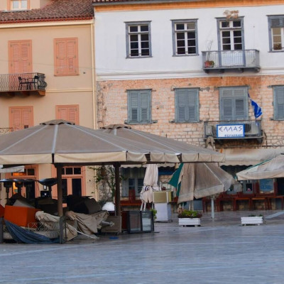 Lockdown: Πότε ανοίγουν εστίαση και μετακινήσεις από Δήμο σε Δήμο