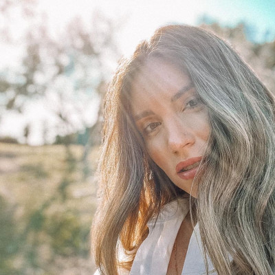 Αθηνά Οικονομάκου: Αυτό είναι το signature κραγιόν της και έχουμε προτάσεις για να το αντιγράψεις