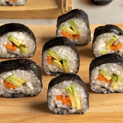 Άκης Πετρετζίκης: Vegan sushi